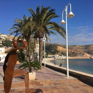 Apartmento boho a 1 minuto del puerto y la playa!